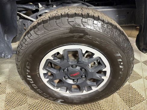 Used 2024 Toyota Tacoma TRD Off-Road image 19