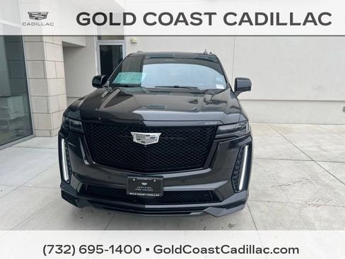 Certified 2024 Cadillac Escalade V w/ LPO, ONYX Package AWD/4WD image 4