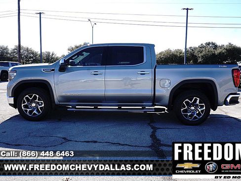 New 2026 GMC Sierra 1500 SLT image 2