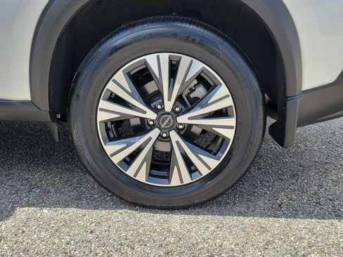 Certified 2023 Nissan Rogue SV FWD image 10