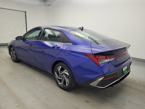 Used 2025 Hyundai Elantra SEL FWD image 3