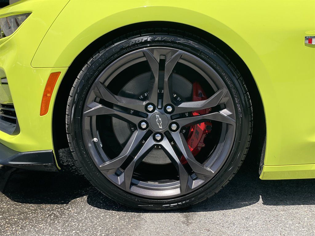 Used 2020 Chevrolet Camaro SS RWD image 29