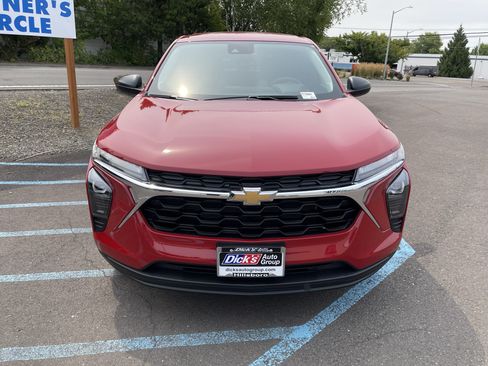 Used 2026 Chevrolet Trax LS FWD image 8