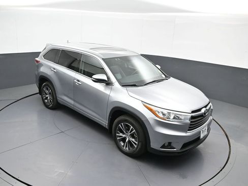 Certified 2016 Toyota Highlander XLE AWD/4WD image 38