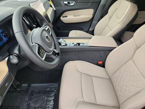 New 2026 Volvo XC60 B5 Plus w/ Protection Package Premier AWD/4WD image 4