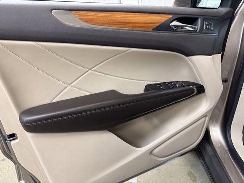 Used 2018 Lincoln MKC Select w/ Select Plus Package image 8