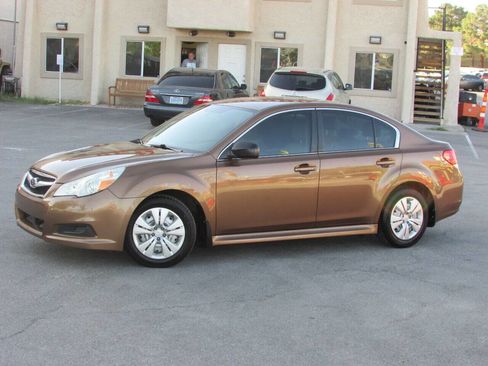 Used 2011 Subaru Legacy 2.5i image 4