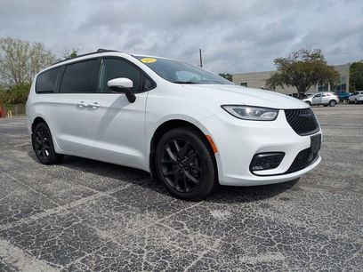 Used 2023 Chrysler Pacifica Touring-L w/ S Appearance Package