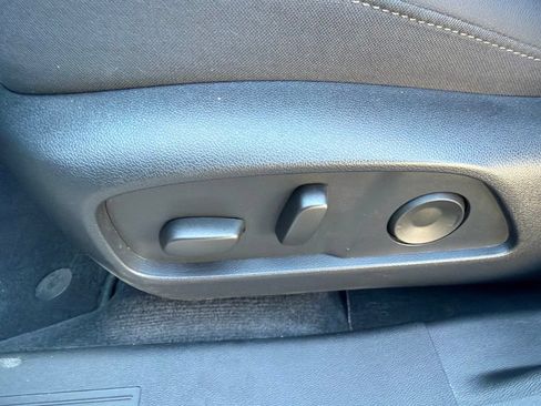 Used 2026 Chevrolet Equinox LT w/ Convenience Package II FWD image 23