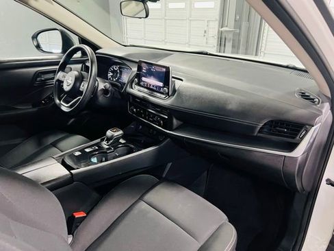 Used 2024 Nissan Rogue S FWD image 31