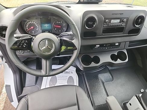 Used 2025 Mercedes-Benz Sprinter 2500 image 10