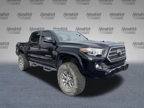 Used 2016 Toyota Tacoma TRD Sport w/ Towing Package image 2