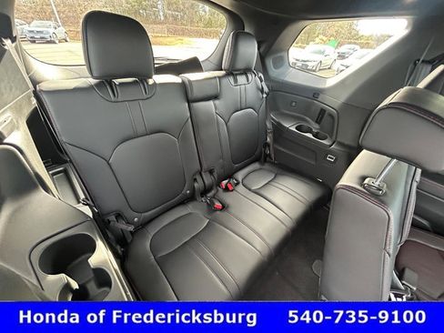 Certified 2025 Honda Pilot Black Edition image 34