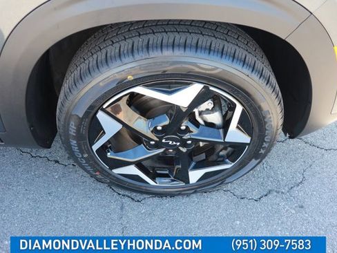 Used 2025 Kia Seltos S image 28