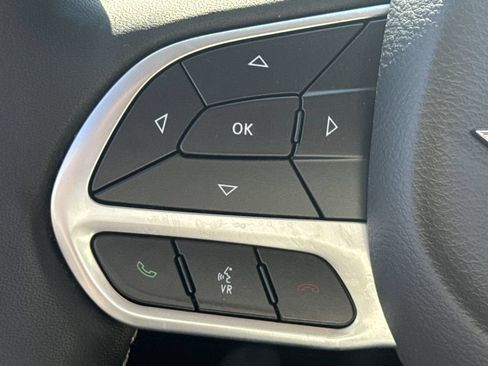 Used 2024 Chrysler Pacifica Touring-L FWD image 16