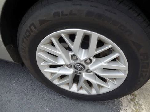 Used 2017 Toyota Camry LE FWD image 12