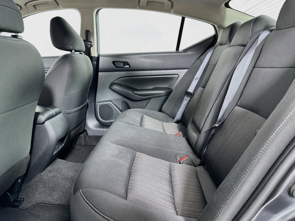 Used 2024 Nissan Altima 2.5 SV FWD image 11