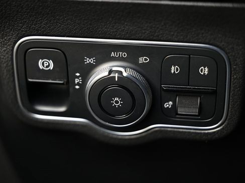 Used 2021 Mercedes-Benz GLA 250 4MATIC image 19