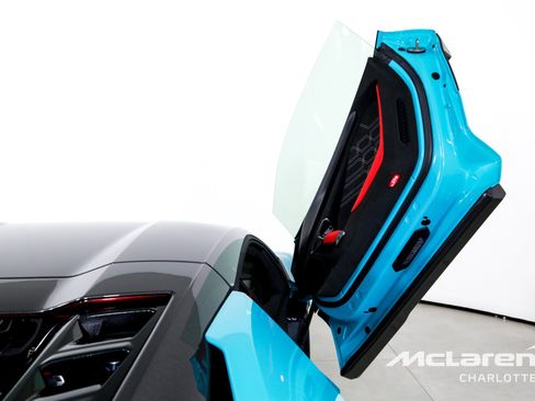 Used 2025 Lamborghini Revuelto AWD/4WD image 18