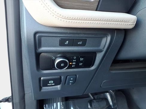 Used 2024 Ford Expedition Limited image 27