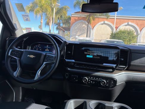 Used 2024 Chevrolet Silverado 3500 LT w/ Convenience Package image 27