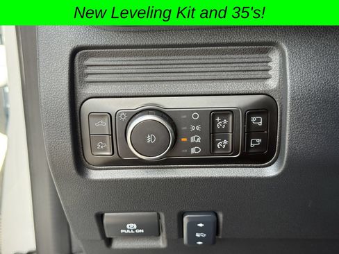 Used 2025 Ford F250 Lariat w/ Black Appearance Package AWD/4WD image 34