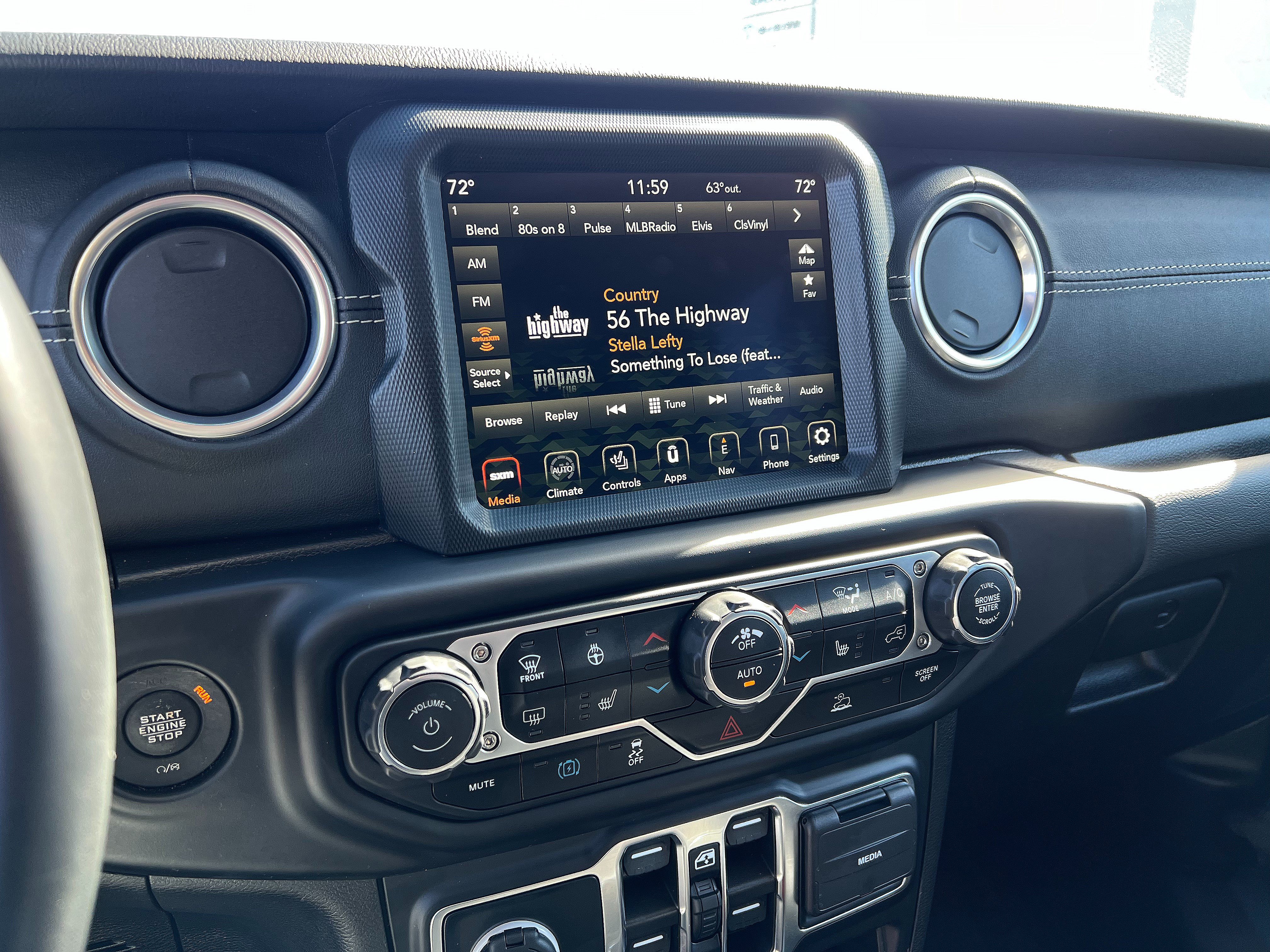 Used 2022 Jeep Wrangler Unlimited Sahara w/ Cold Weather Group AWD/4WD image 15
