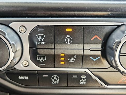 Used 2022 Jeep Gladiator Overland w/ Popular Equipment Package AWD/4WD image 24