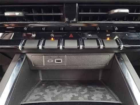 Used 2023 GMC Canyon Elevation w/ Convenience Package image 31