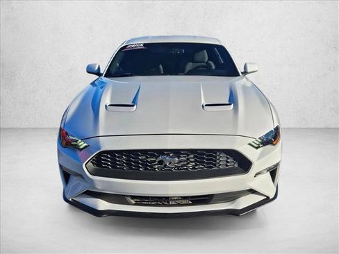 Used 2018 Ford Mustang Coupe image 2
