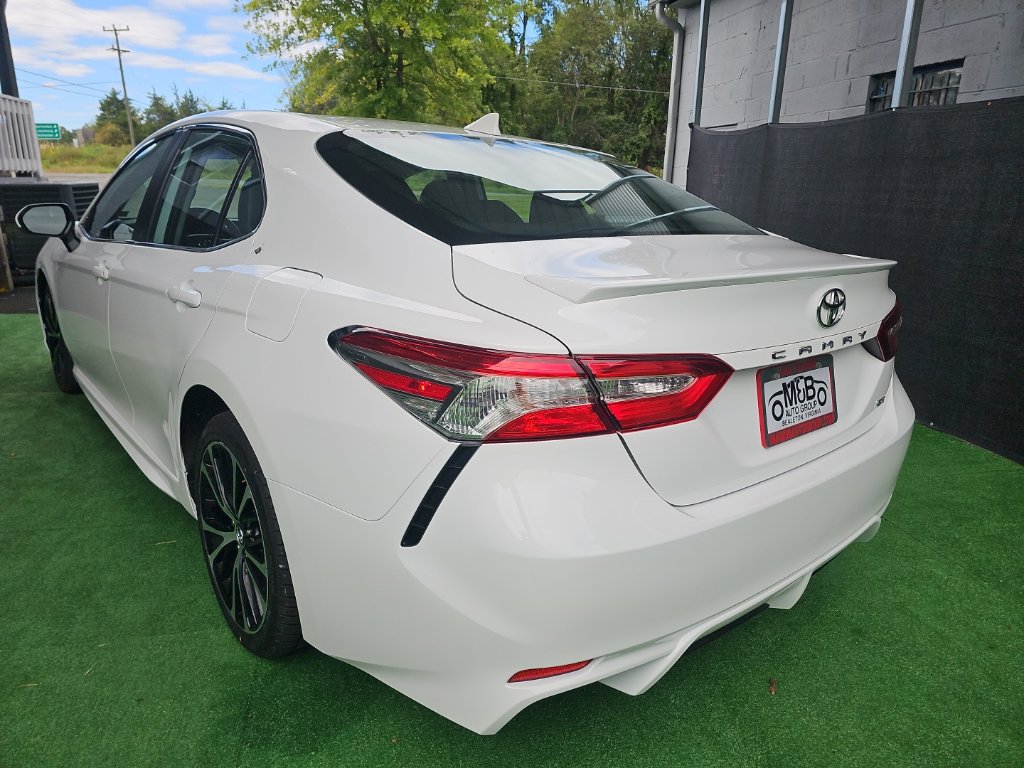 Used 2020 Toyota Camry SE FWD image 6