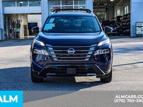 Used 2025 Nissan Rogue Platinum FWD image 11