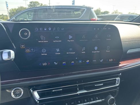 Used 2025 Chevrolet Traverse Z71 w/ Driver Confidence Package AWD/4WD image 24