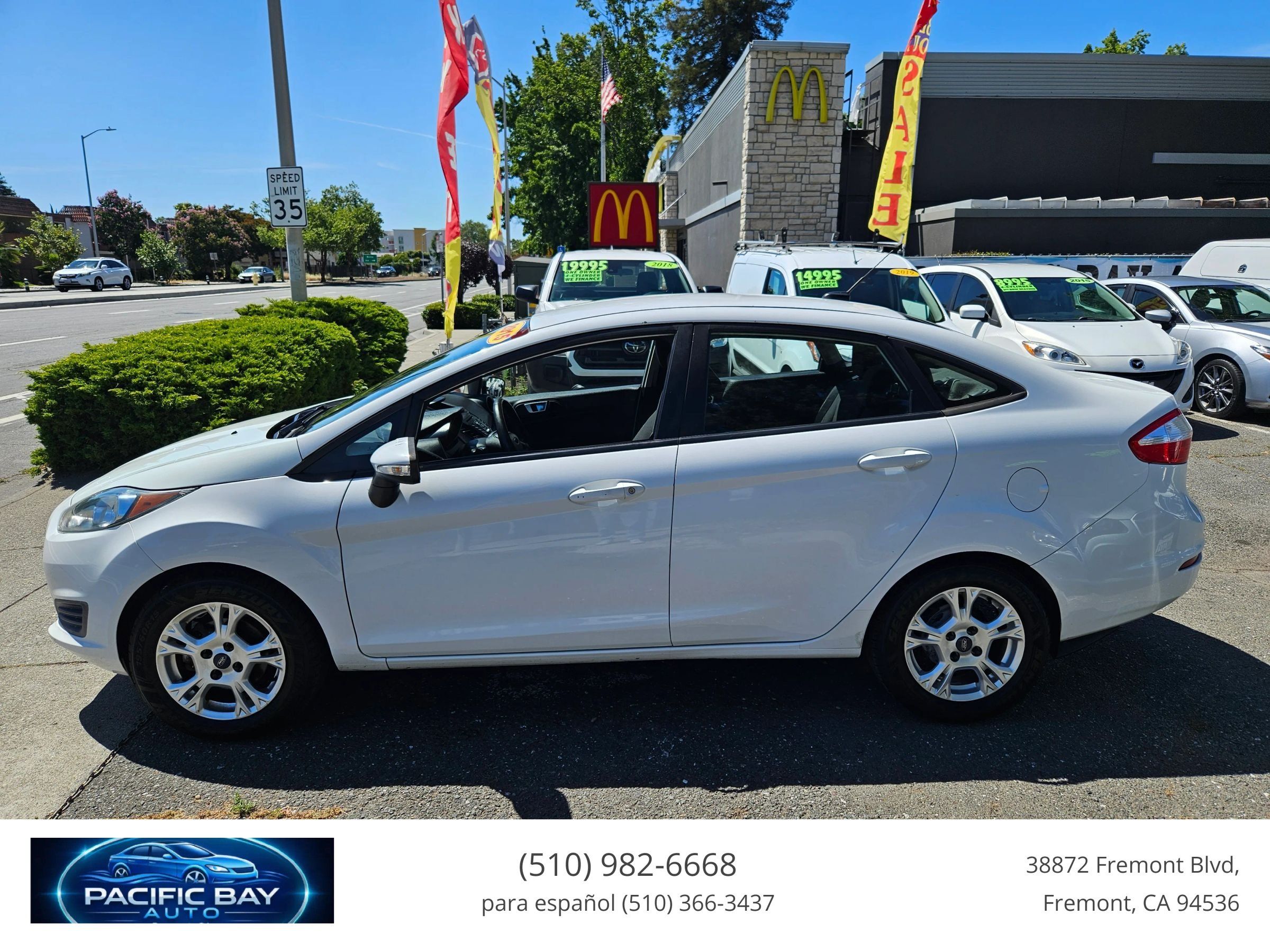 Used 2015 Ford Fiesta SE FWD image 4