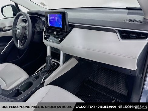 Used 2024 Toyota Corolla Cross LE w/ Moonroof Package AWD/4WD image 28