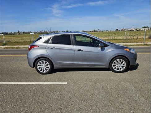 Used 2016 Hyundai Elantra GT FWD image 4