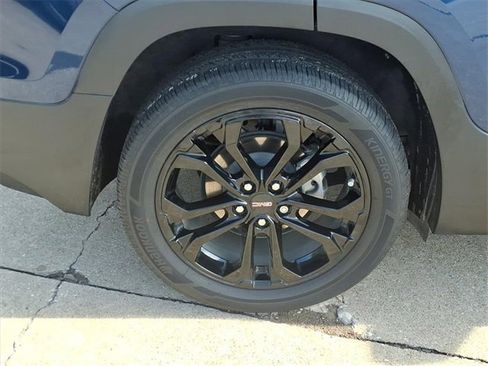 Used 2022 GMC Terrain SLT w/ Tech Package image 11