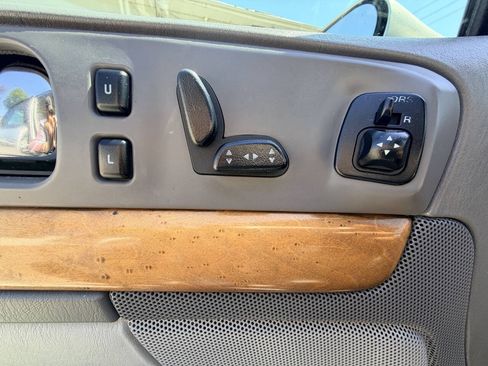 Used 1998 Lincoln Continental FWD image 15