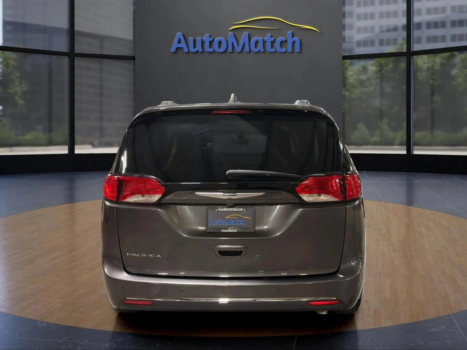 Used 2019 Chrysler Pacifica Touring-L FWD image 10