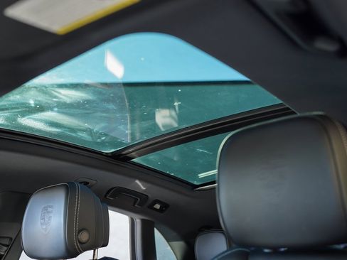 Used 2023 Porsche Macan S w/ Premium Package Plus image 34