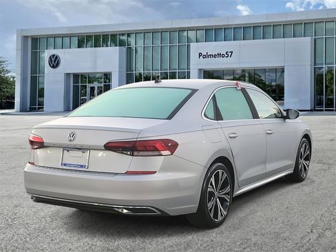Used 2021 Volkswagen Passat 2.0T SE image 4