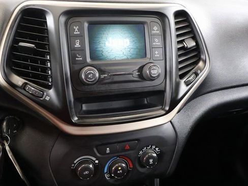 Used 2016 Jeep Cherokee Sport AWD/4WD image 18