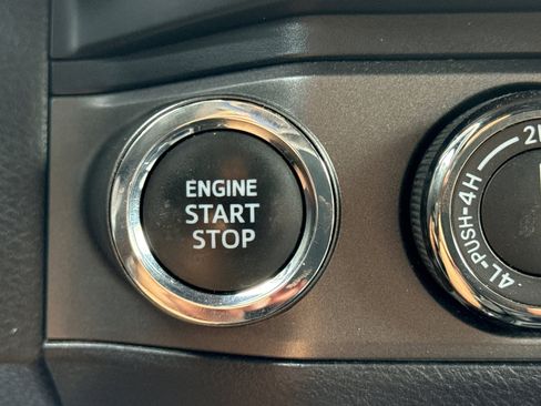 Used 2022 Toyota Tacoma TRD Off-Road image 19