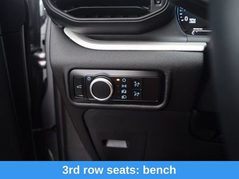 Used 2023 Ford Explorer XLT AWD/4WD image 7