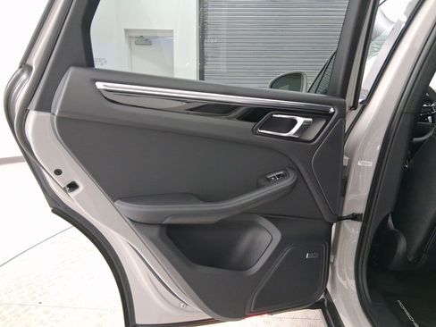 New 2026 Porsche Macan image 31