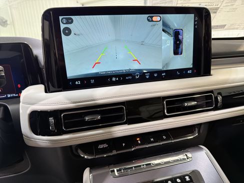 New 2026 Lincoln Aviator 2WD image 18