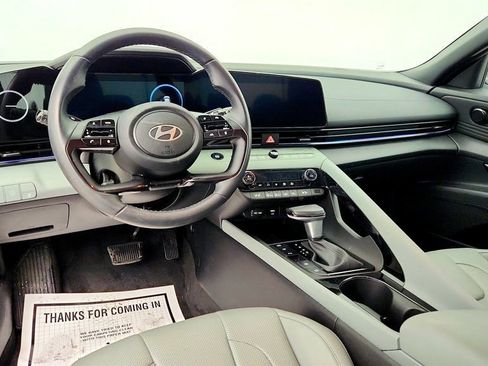 Used 2024 Hyundai Elantra Limited image 12