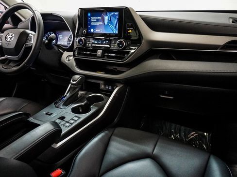 Used 2023 Toyota Highlander XLE image 13