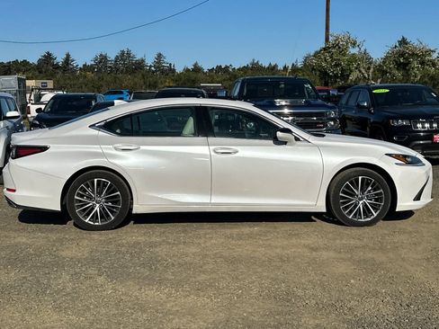 Used 2025 Lexus ES 350 w/ Premium Package FWD image 3