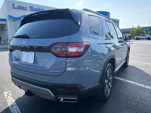 Used 2025 Honda Pilot Touring image 5